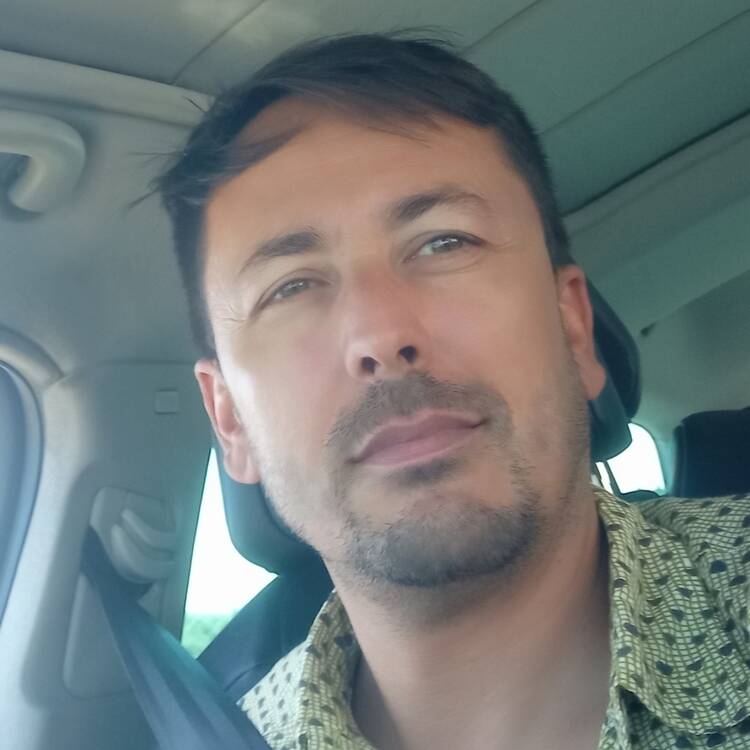 Foto de perfil de R